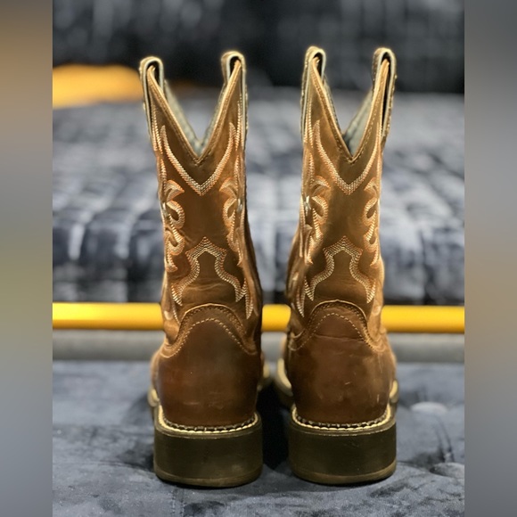 Ariat Cowgirl Boots, Size 6.5 - Picture 11 of 13